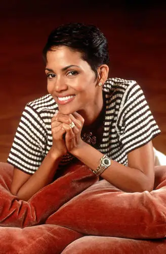 Halle Berry Wall Poster picture 22176