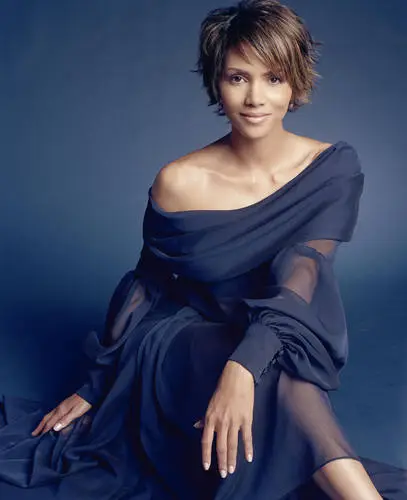 Halle Berry Wall Poster picture 246867