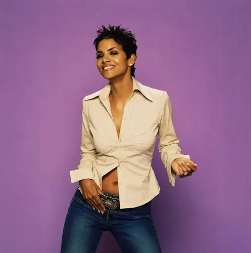 Halle Berry Wall Poster picture 639337
