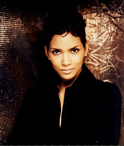 Halle Berry Wall Poster picture 639369