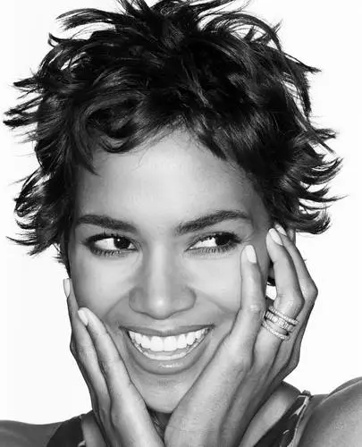 Halle Berry Wall Poster picture 8245