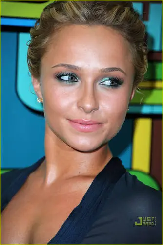 Hayden Panettiere Protected Face mask - idPoster.com