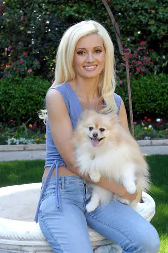 Holly Madison Wall Poster picture 626119