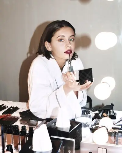 Iris Law Jigsaw Puzzle picture 631371