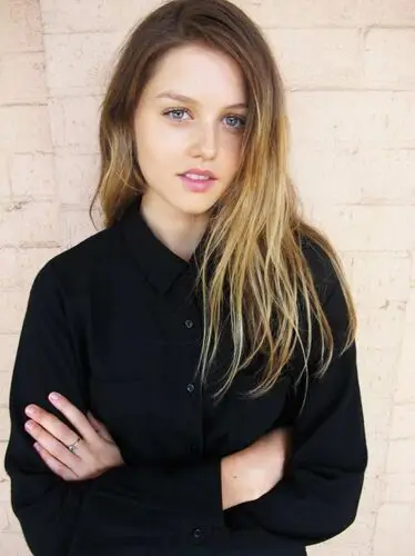 Isabelle Cornish Women's Colored Hoodie - idPoster.com