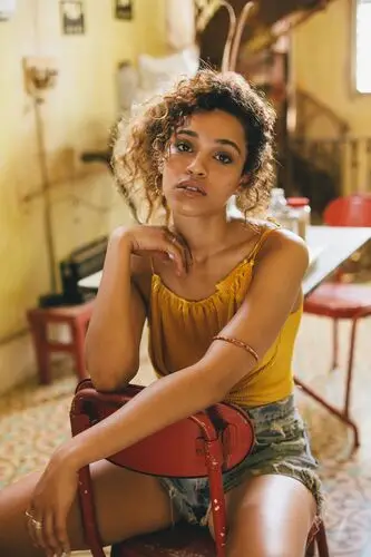Izzy Bizu Wall Poster picture 632530