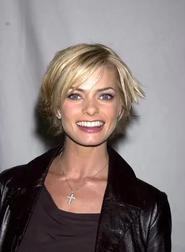 Jaime Pressly Protected Face mask - idPoster.com
