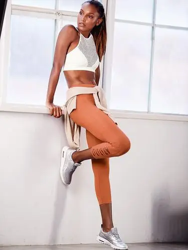 Jasmine Tookes Jigsaw Puzzle picture 684354