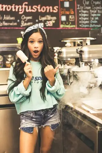 Jenna Ortega Wall Poster picture 844314