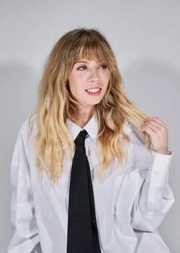 Jennette McCurdy White T-Shirt - idPoster.com