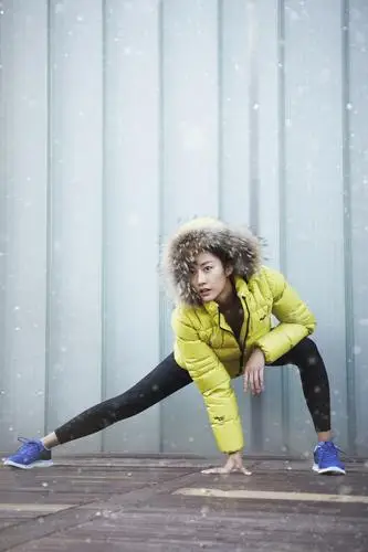 Jeon Hye-bin Women's Colored Hoodie - idPoster.com