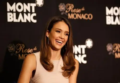 Jessica Alba Protected Face mask - idPoster.com
