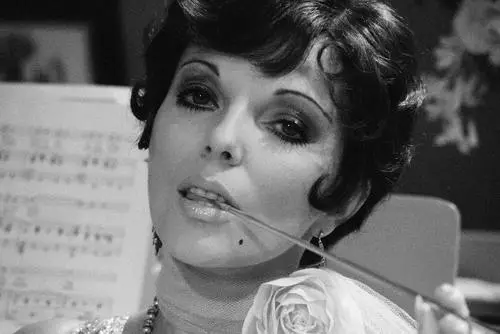 Joan Collins Wall Poster picture 661835
