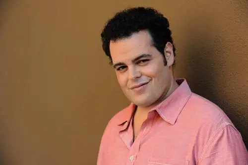 Josh Gad Wall Poster picture 647020