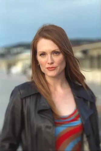 Julianne Moore Protected Face mask - idPoster.com