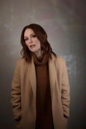 Julianne Moore Protected Face mask - idPoster.com