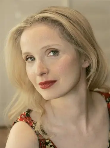 Julie Delpy Protected Face mask - idPoster.com