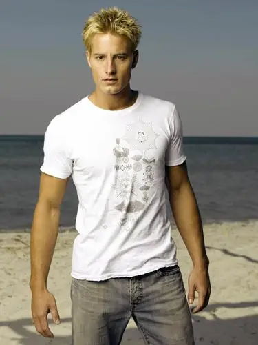 Justin Hartley White T-Shirt - idPoster.com