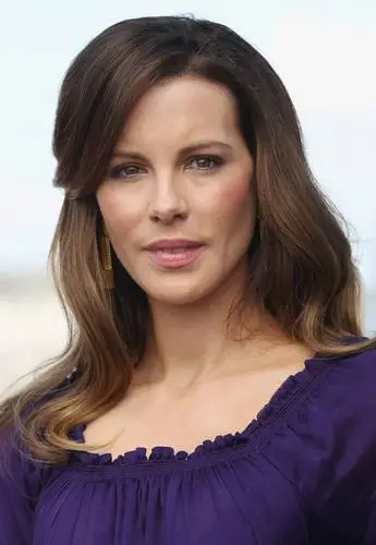 Kate Beckinsale Protected Face mask - idPoster.com