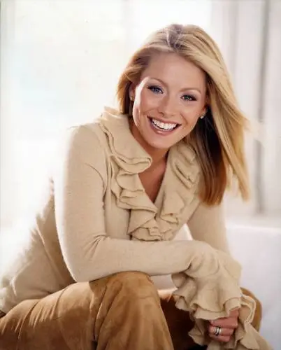 Kelly Ripa Jigsaw Puzzle picture 725377