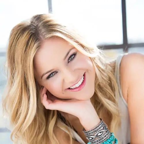 Kelsea Ballerini Wall Poster picture 470036