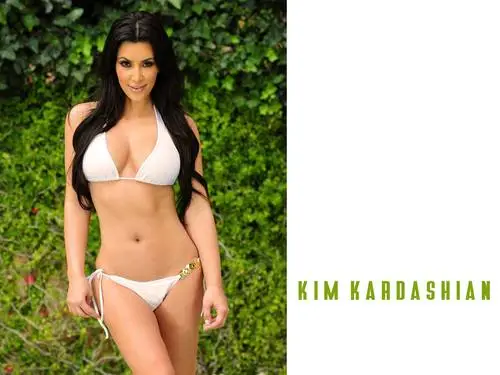 Kim Kardashian Women's Colored T-Shirt - idPoster.com