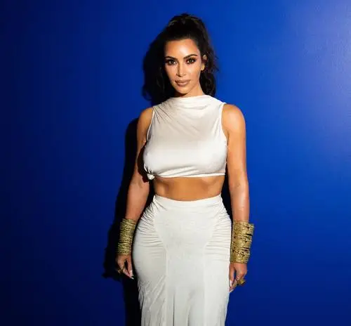 Kim Kardashian Men's Colored  Long Sleeve T-Shirt - idPoster.com