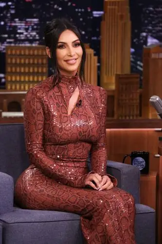 Kim Kardashian Men's Colored  Long Sleeve T-Shirt - idPoster.com