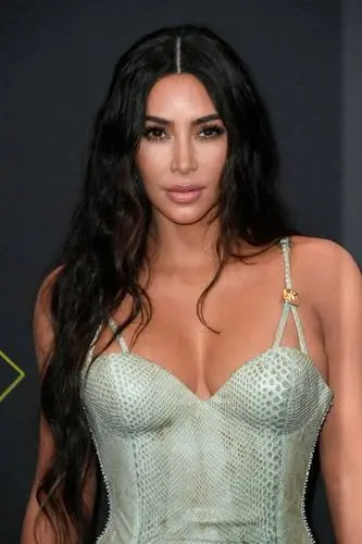 Kim Kardashian Protected Face mask - idPoster.com