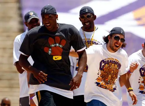 Kobe Bryant Men's Colored  Long Sleeve T-Shirt - idPoster.com