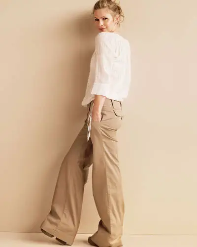 Kyra Sedgwick Women's Colored  Long Sleeve T-Shirt - idPoster.com