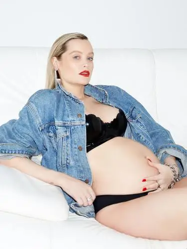 Laura Whitmore Jigsaw Puzzle picture 21253