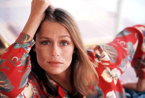 Lauren Hutton Wall Poster picture 732187