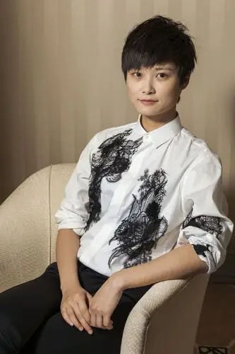 Li Yu Chun Women's Colored T-Shirt - idPoster.com