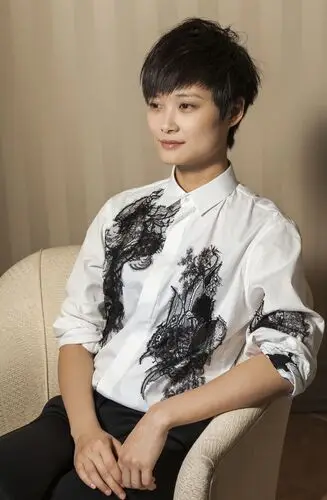 Li Yu Chun White T-Shirt - idPoster.com