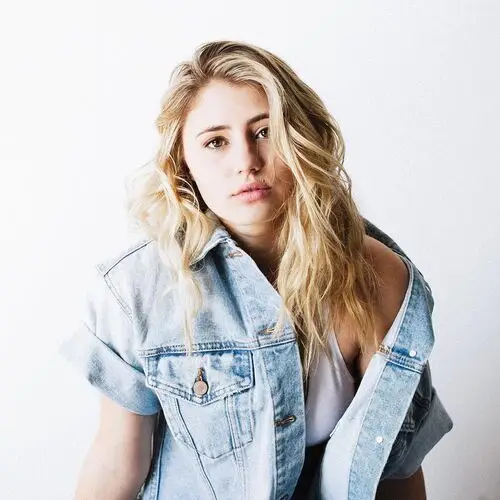 Lia Marie Johnson Wall Poster picture 734034