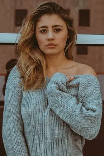 Lia Marie Johnson Wall Poster picture 734058