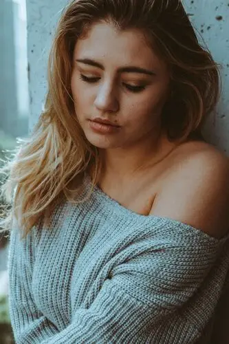 Lia Marie Johnson Wall Poster picture 734059