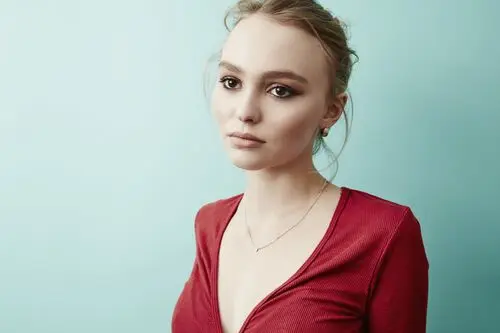 Lily-Rose Depp Women's Colored Tank-Top - idPoster.com