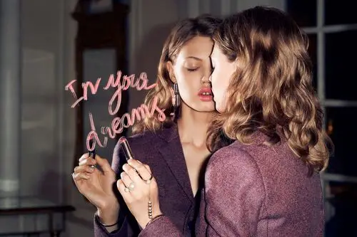 Lindsey Wixson Protected Face mask - idPoster.com