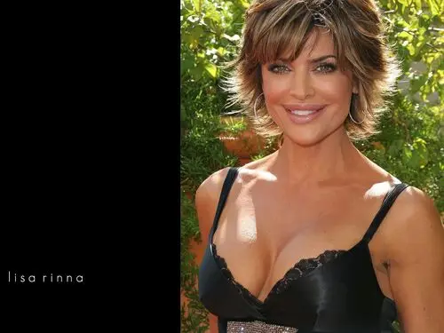 Lisa Rinna Protected Face mask - idPoster.com