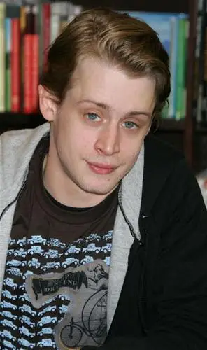 Macaulay Culkin Wall Poster picture 895829