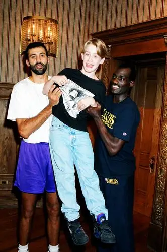 Macaulay Culkin Men's Colored  Long Sleeve T-Shirt - idPoster.com