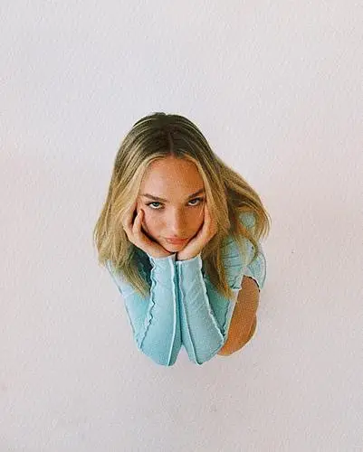 Maddie Ziegler Protected Face mask - idPoster.com