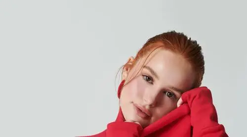 Madelaine Petsch Computer MousePad picture 16040