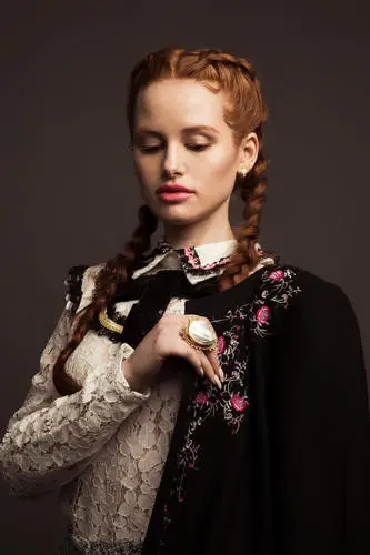 Madelaine Petsch Computer MousePad picture 691604
