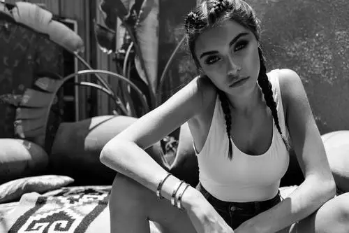Madison Beer Wall Poster picture 687402