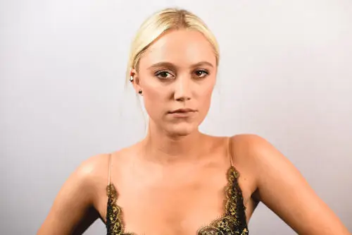 Maika Monroe Wall Poster picture 687420