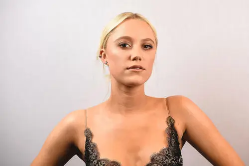 Maika Monroe Wall Poster picture 687421