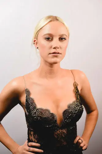 Maika Monroe Wall Poster picture 687424